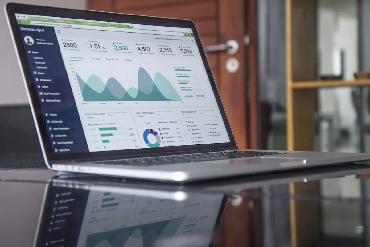 Demo photo: a laptop showing an analytics dashboard